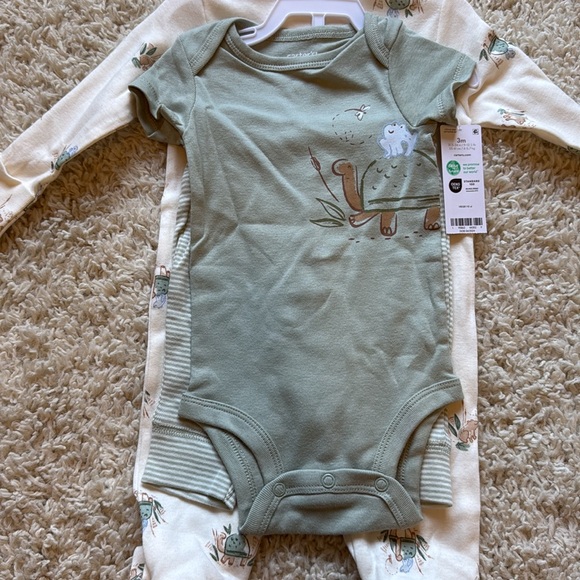 NWT 3M Carters Set - Picture 2 of 4